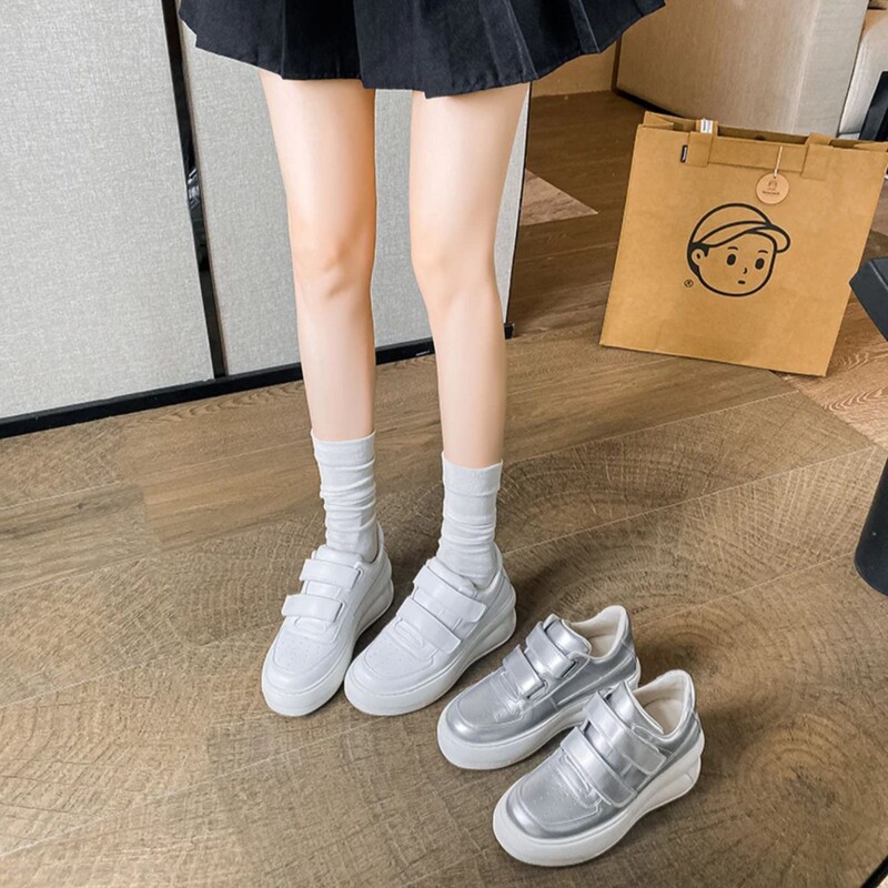 欧陽ナナと同じスタイルのベルクロ白靴、厚底カジュアルスニーカー、小柄な人専用の万能婦人靴|undefined