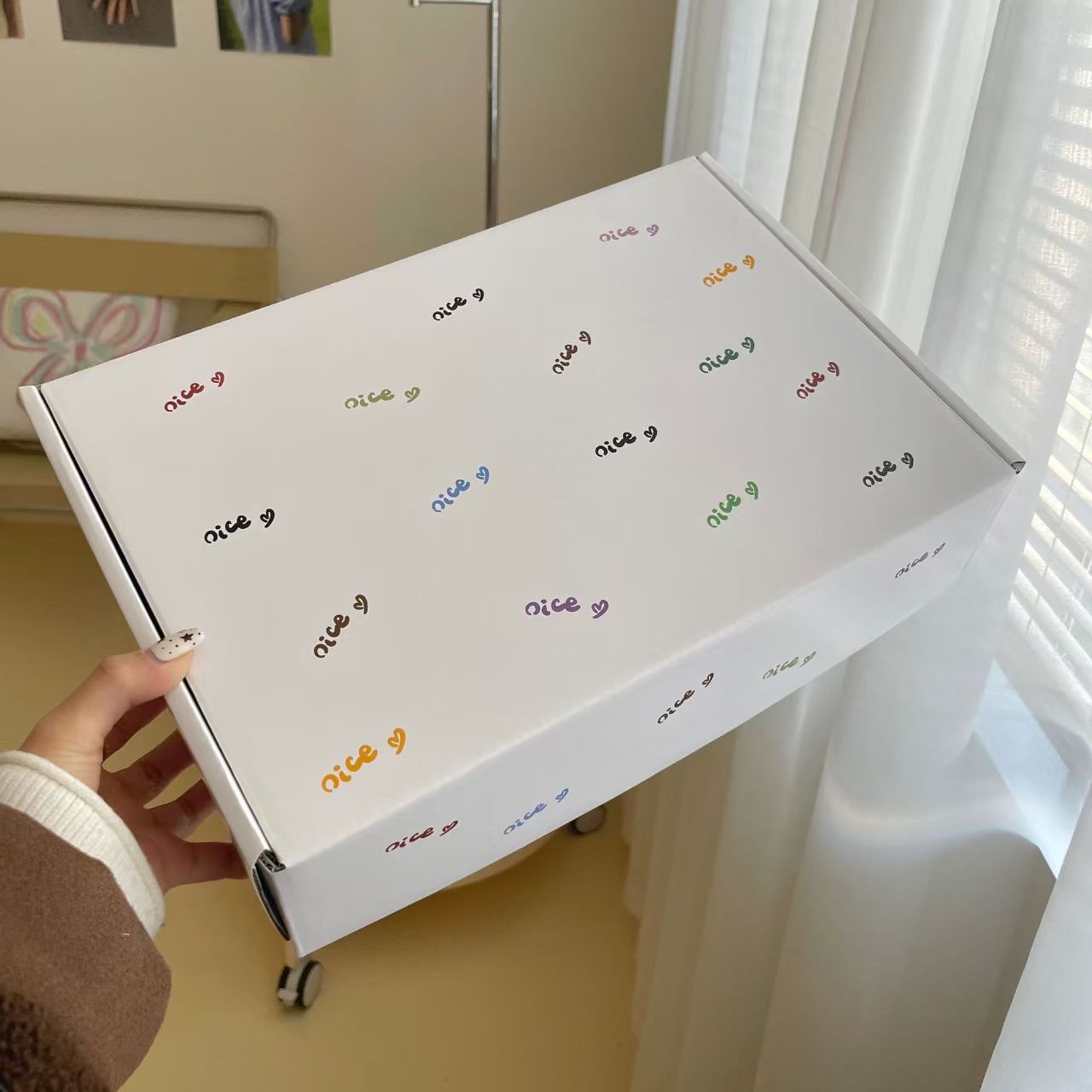Ins de alto valor caja de avión Rosa embalaje tarjeta pequeña joyería desgaste blanco caja de avión caja de regalo al por mayor