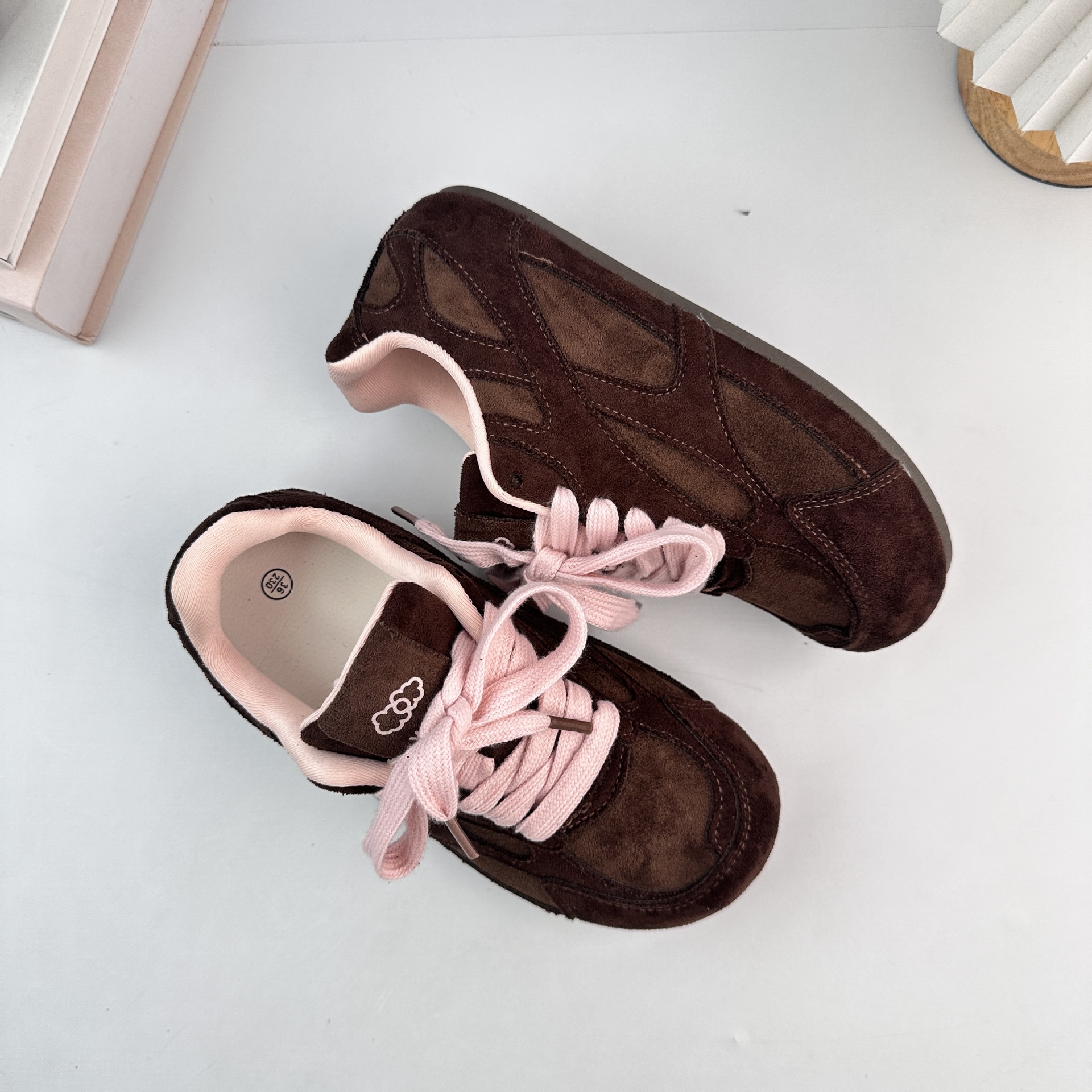 Yuanbo 2025 otoño nuevo zapato de skate estudiantil en línea popularidad en vivo retrófeo bonito deportivo universal Agam zapatos de mujer
