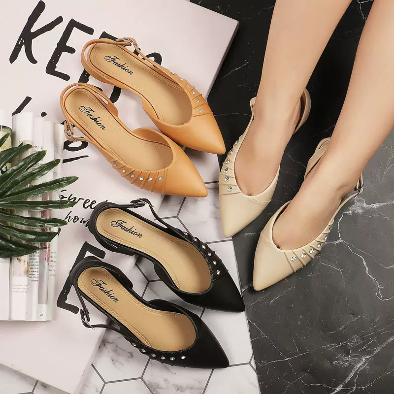 休闲凉鞋女2025年夏季软底软皮坡跟包头女鞋尖头粗跟气质凉鞋