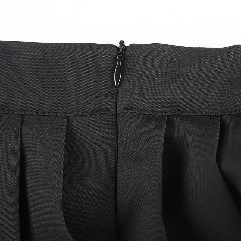 Dames plooirok met letterborduursel voor streetstyle_voghion.com