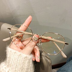 学生の韓国版の近視のメガネの女性の生放送は代行して青い光の平光の鏡の高い顔の値のすっぴんの丸い顔のメガネの枠を防ぎます。