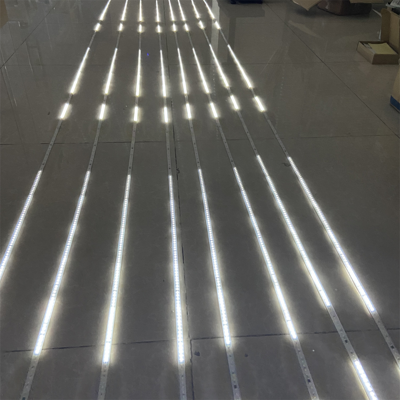 流星灯管led灯带条24v流星雨跑马流水效果广告装饰灯条循环跑动-阿里巴巴