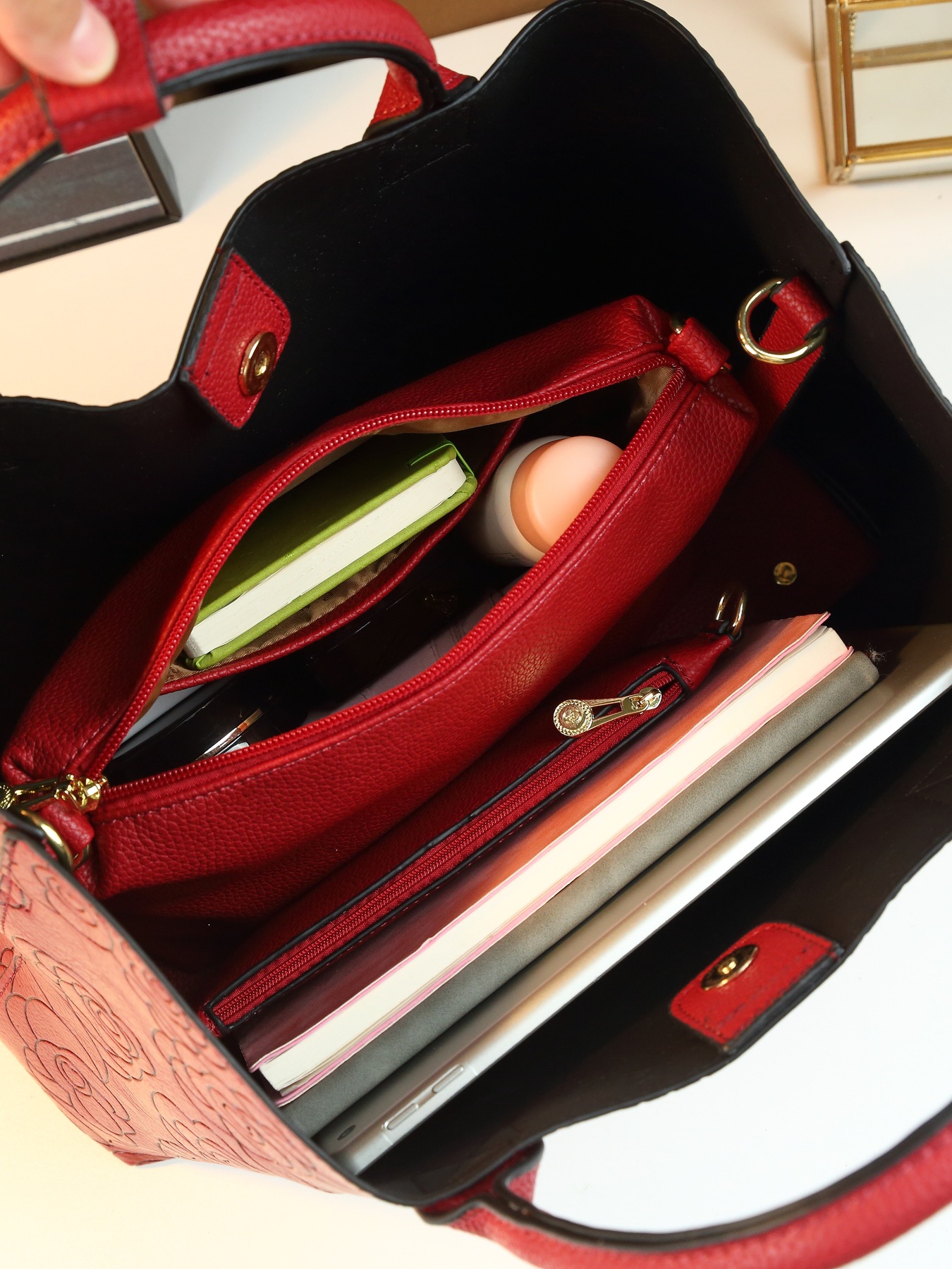Borsa a secchiello a tracolla con stampa floreale elegante_voghion.com