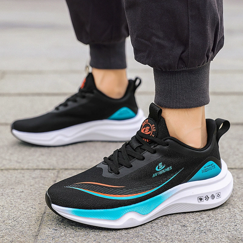 Новая мужская обувь в средней школе