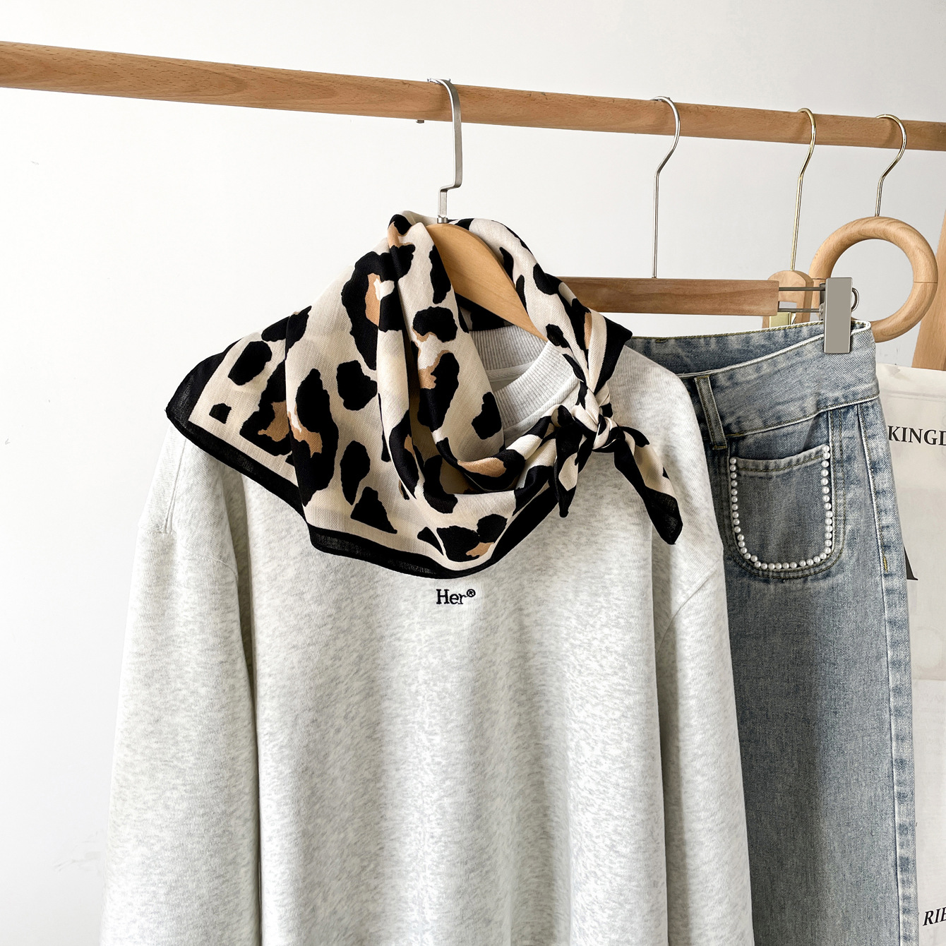 Leopard Print Herringbone Cotton Mini Square Scarf For Women_voghion.com