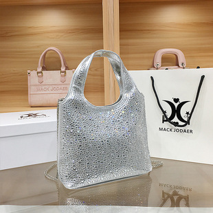 һ�����lС������Ů�M�����˻@��ˮͰ���¿�r��朗lб��ˮ荰�