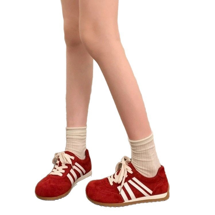 Zapatos de entrenamiento retro rojo coreano 2026 nuevos zapatos de mujer de verano con suela gruesa de estilo de escuela zapatos de skate casuales