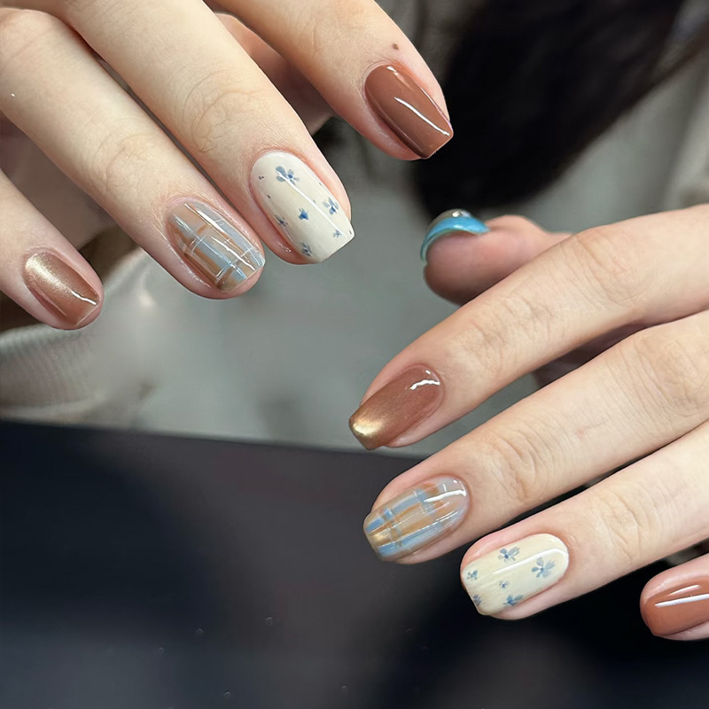 Gothic Style Brown-Green Plaid Cat-Eye Retro Nail Art Nail Stickers That Enhance Complexion, Short Fake Nails
