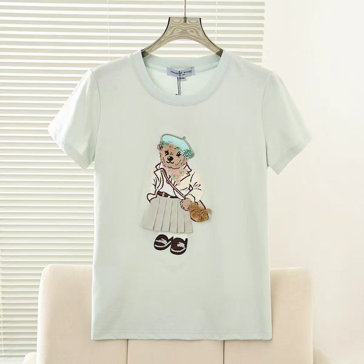 Mint color (big bear wears short-sleeved skirt)