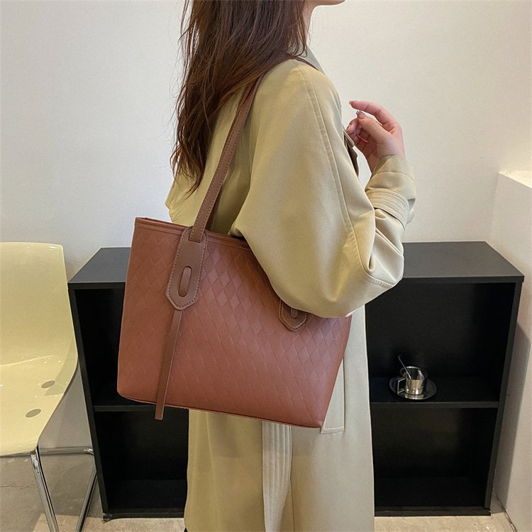 Bolsa de gran capacidad para viajar a principios de otoño para mujeres 2022 nueva moda retro bolso de hombro textura de diamante bolso de mano