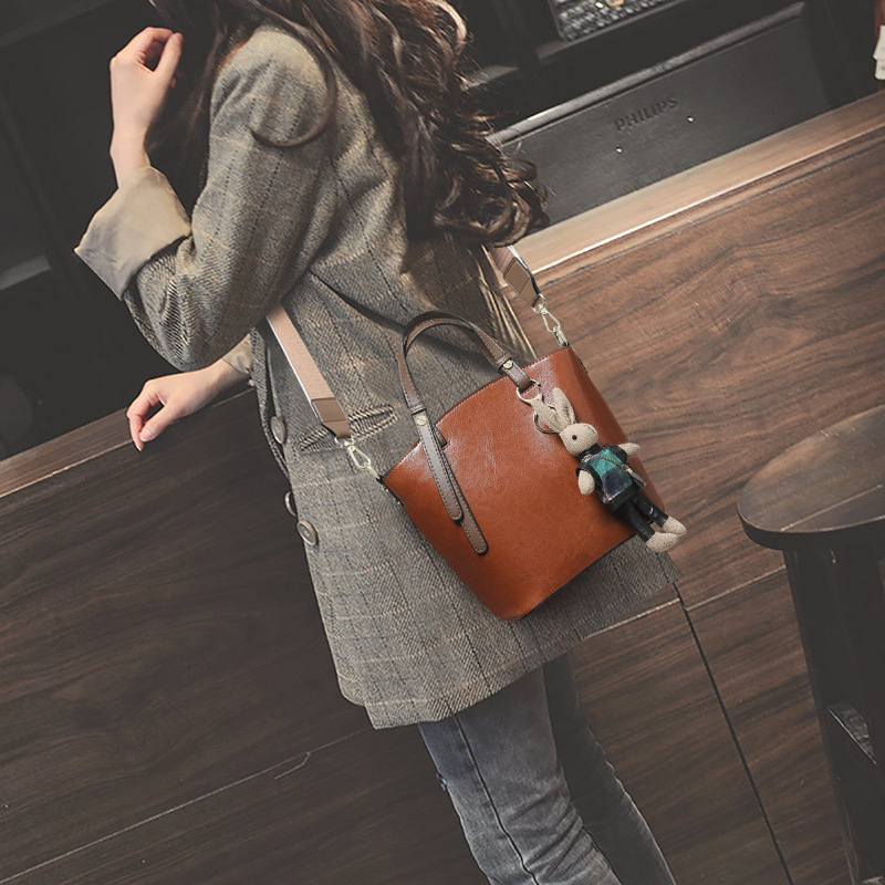 2026 Summer New Fashion Genuine Leather Large Capacity Bucket Bag Shoulder Bag Women's Crossbody Bag Handbag Women's Bag 2026 Summer New Fashion Genuine Leather Large Capacity Bucket Bag Shoulder Bag Women's Crossbody Bag Handbag Women's Bag