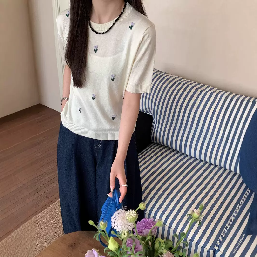 上海兰芝刺绣花朵短袖针织衫女2025春新款宽松减龄圆领上衣250111