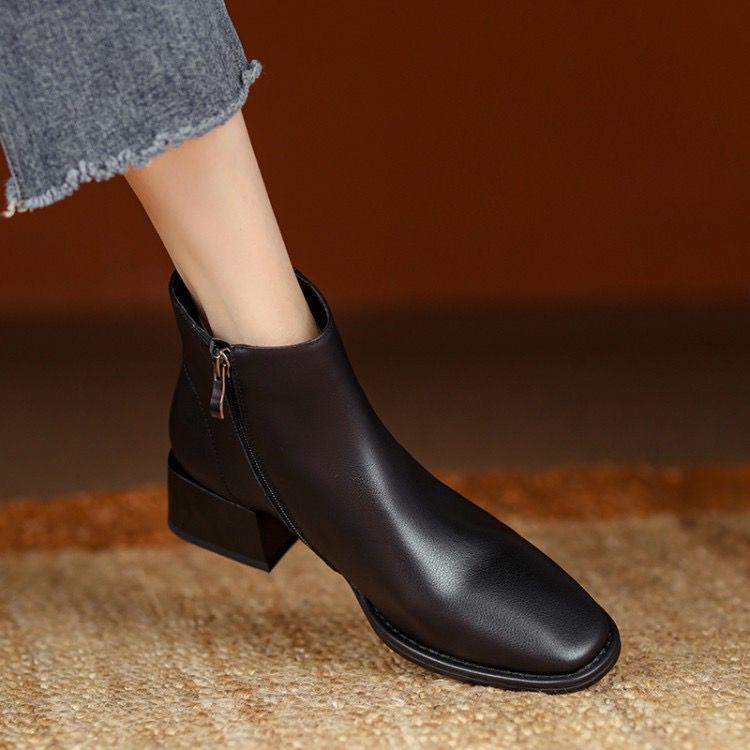 女靴2025春秋新款粗跟尖头中跟学生女靴子棕色及裸靴百搭短靴女