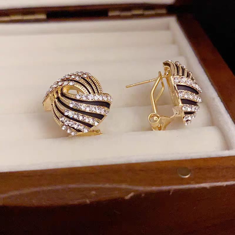 Pendientes de perno con borlas estilo francés joyería elegante_voghion.com