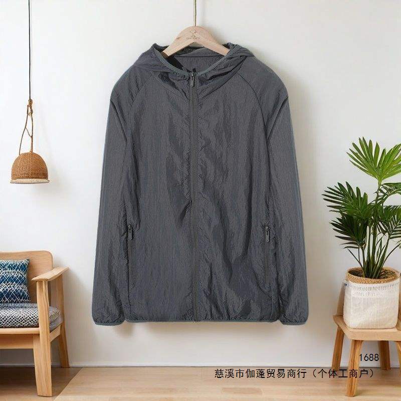 Ice silk sun protection jacket, solid color, men's, 2026 spring/summer, loose fit, thin, hooded, breathable, versatile sports sun protection outerwear.