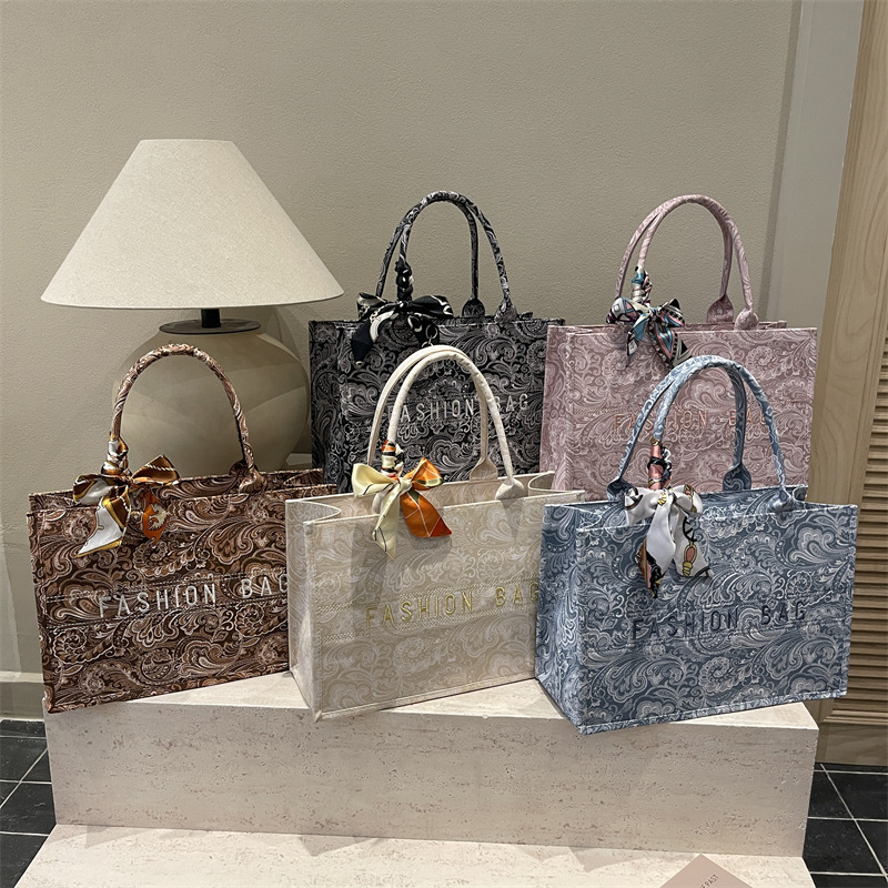 Lightweight and exquisite new cross-border hard-bottomed nylon scarf tote bag with three-dimensional design for work and commuting, large capacity