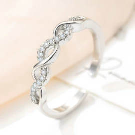 戒指;手链;项链