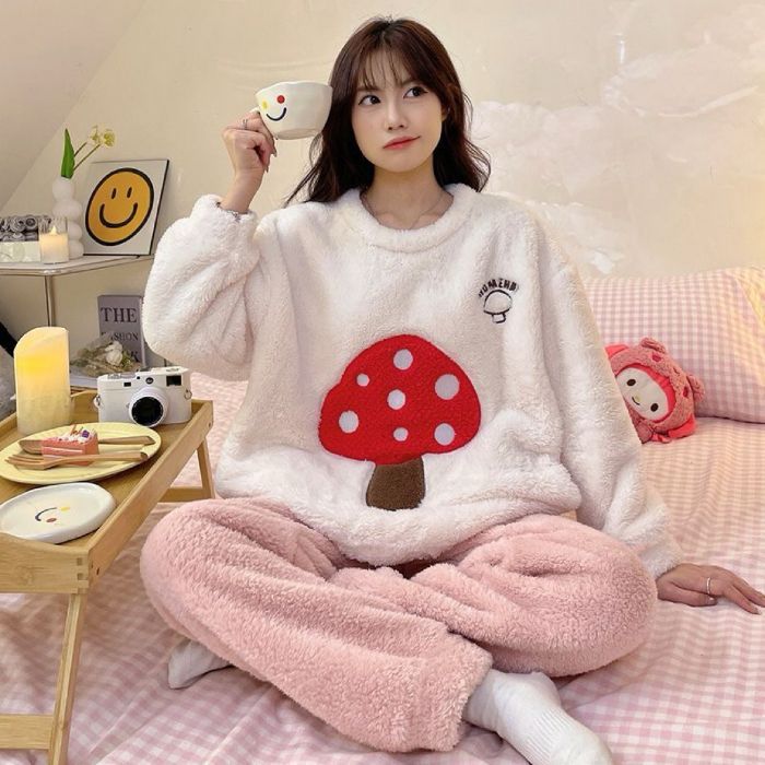 Transfronteriza Vietnam al por mayor otoño invierno pijamas franela espesa dulce caricatura calentamiento manga larga ropa para el hogar