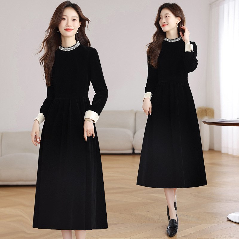 Real photos: Hepburn-style black velvet long-sleeved dress, a sophisticated and elegant French-style gown for women, perfect for autumn and winter Real photos: Hepburn-style black velvet long-sleeved dress, a sophisticated and elegant French-style gown for women, perfect for autumn and winter