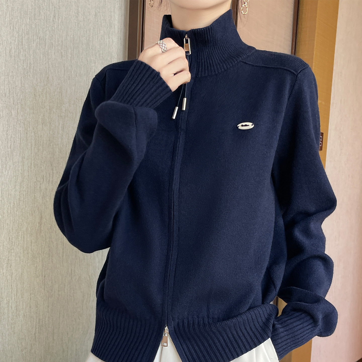 Demi-season velvet knitted sweater with zipper