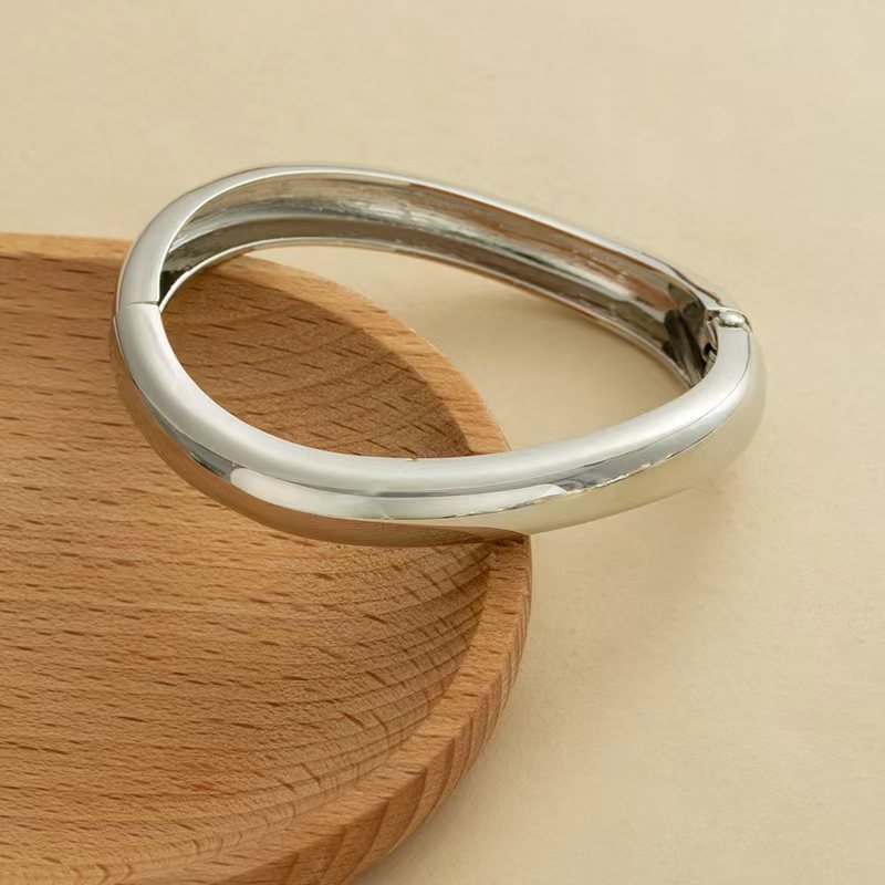 Europa y los Estados Unidos lujo transfronterizo diseño ligero de la industria pesada sensación pulsera metálica brillante abertura pulsera geometría minimalista personalidad amplia joyas