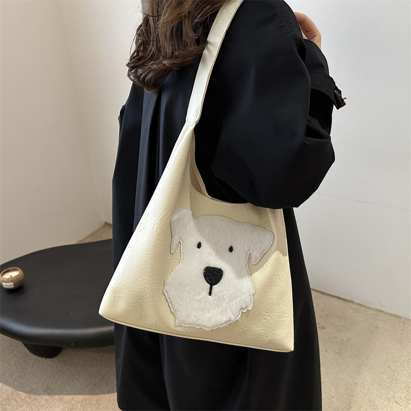 Simple y de alto valor exterior de moda bajo la axila 2024, otoño y invierno nuevo estilo coreano de gran capacidad de bolso de hombro de dibujos animados