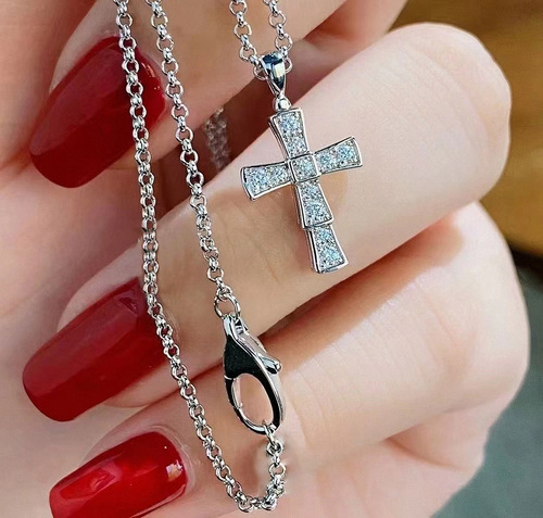 Cao Shi star-style snake bone cross pendant necklace, casual versatile fashionable simple clavicle chain, factory direct sale item