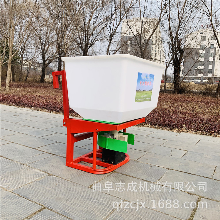 小型家用电动三轮后挂撒肥机颗粒化肥抛洒机拖拉机带农田施肥器