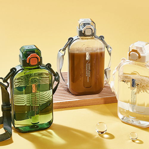  New Personality Creative Flat Cup Straw Plastic Water Bottle, L Yiban Mu Xin Le Cheng Water Cup Outdoor Summer