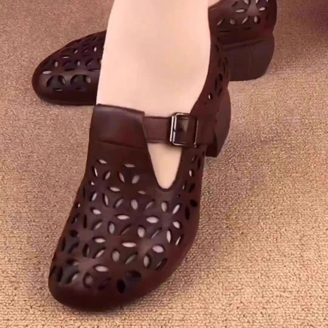 2026 verano nuevo hueco flor de moda versátil tacones gruesos resistentes al desgaste cómodos agujeros súper suaves sandalias de tacones altos