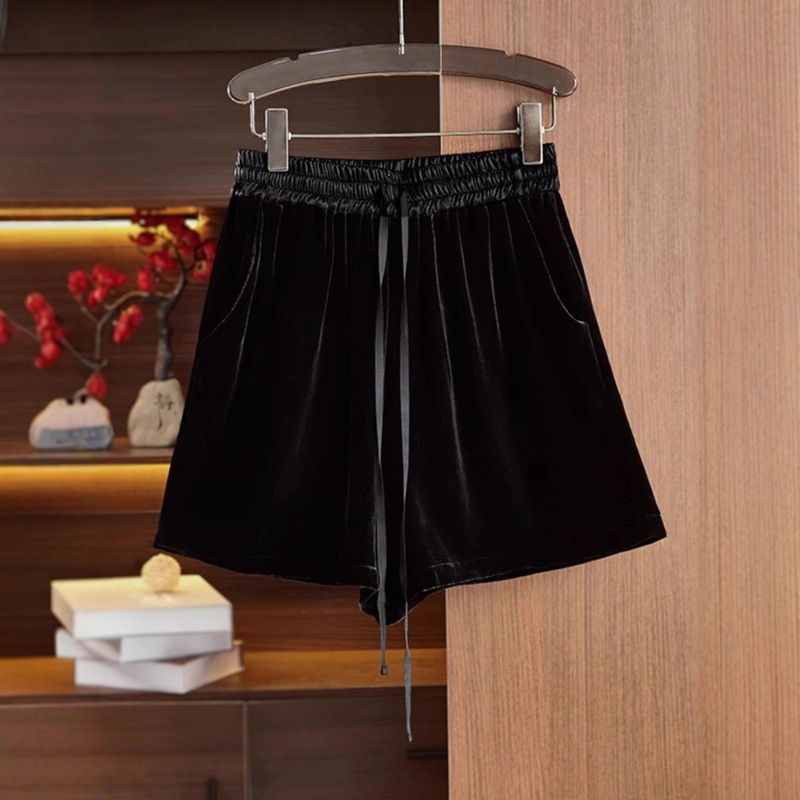 High-Waisted Black Velvet Shorts Wide-Leg Pants for Women Autumn and Winter 2025 New Design Loose Petite Pants