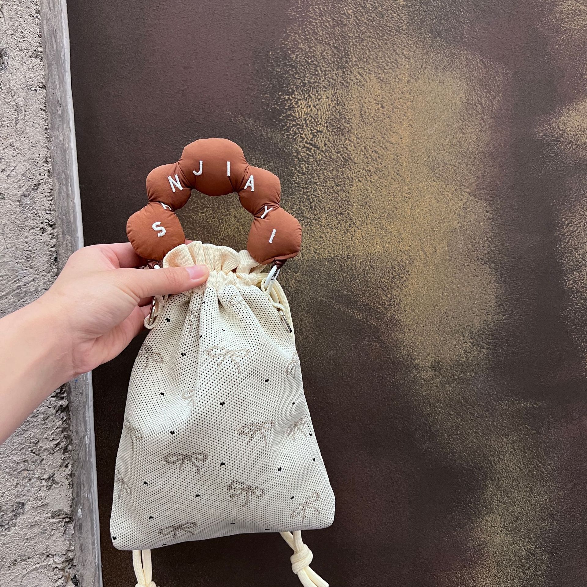 Handle with bow