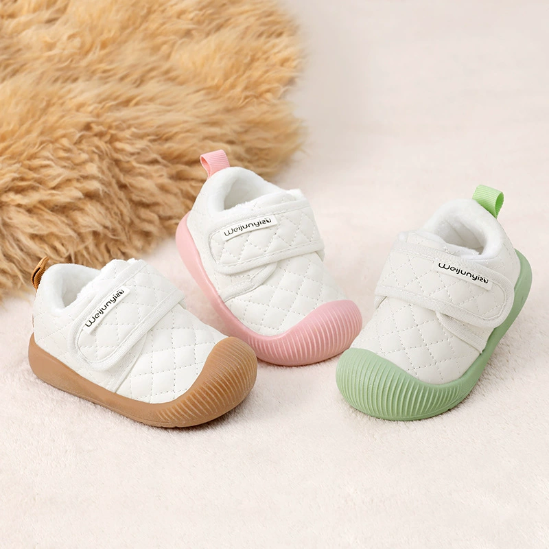 2024 новые осенние и зимние ходунки детские плюшевые мягкие подошвы нескользящие детские ботинки 0-1-2 года для мальчиков