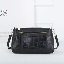 �W���^��ţƤС��Ů�����μ�б����r��ͨ��ʯ�^�yС����Ƥ����