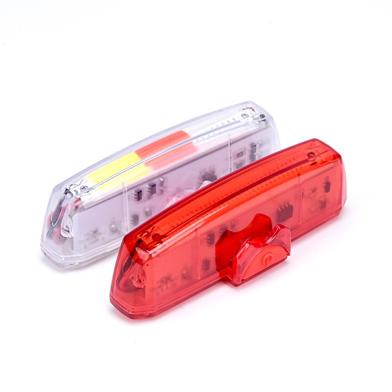 Luz trasera de bicicleta de montaña bicicleta de carretera bicicleta de carga USB Luz de tres colores pequeña luz de advertencia de noche brillante