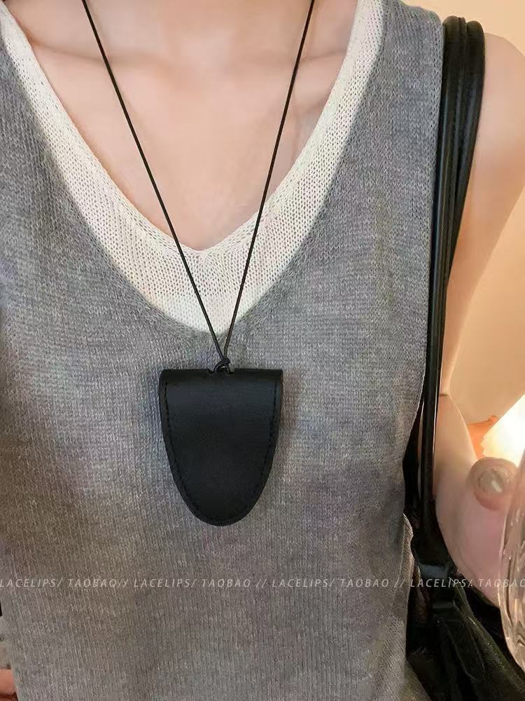 4#Black sunglasses clip—hidden button style