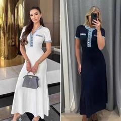 ヨーロッパとアメリカンスタイルのデニムタッセルトリムスプライシングラウンドネックメタルバックルスリムニットドレス女性の弾性タイトフィットヒップカバー