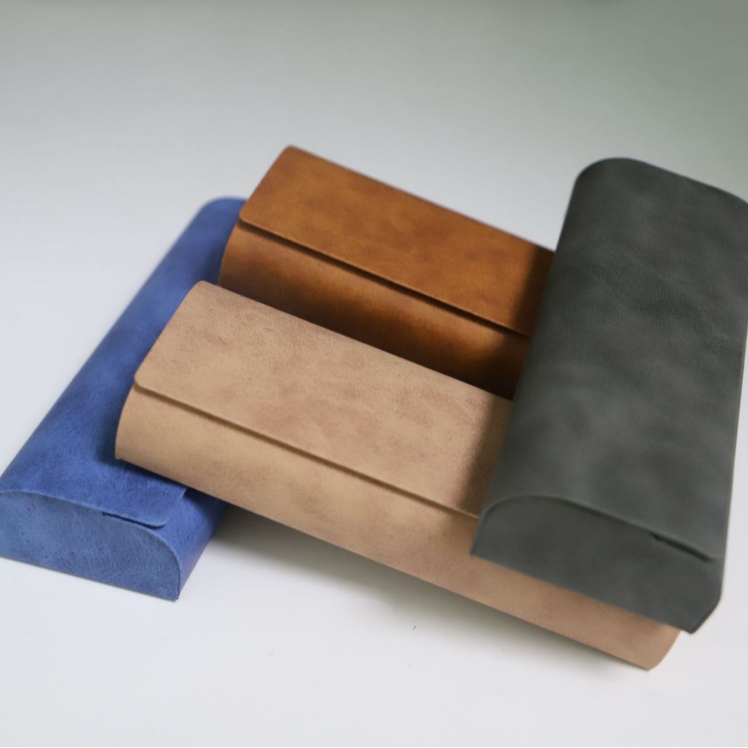 2026 nueva caja de gafas de sol de moda de cuero de dos colores bolsa blando miopía caja de ojos conjunto completo de bolsa de espejo tela