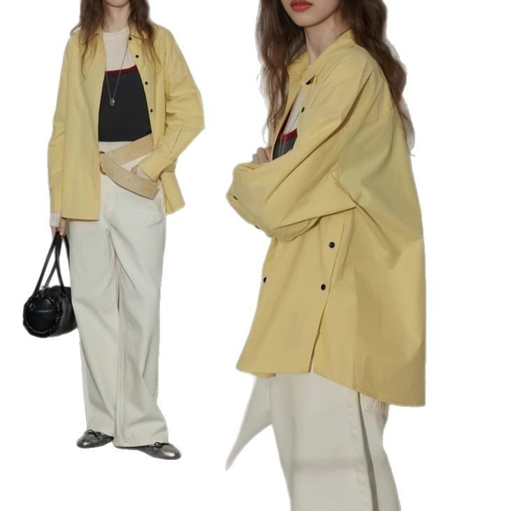 ゆったりとしたボタンのデザイン感のある白いシャツ女性冬の新作ファッション|undefined