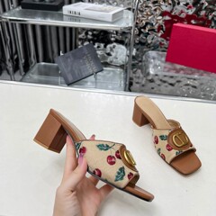 高級対外貿易婦人靴、アウターウェア用スリッパ、2025年夏本革スクエアラートフラットソール多用途英国風サンダル