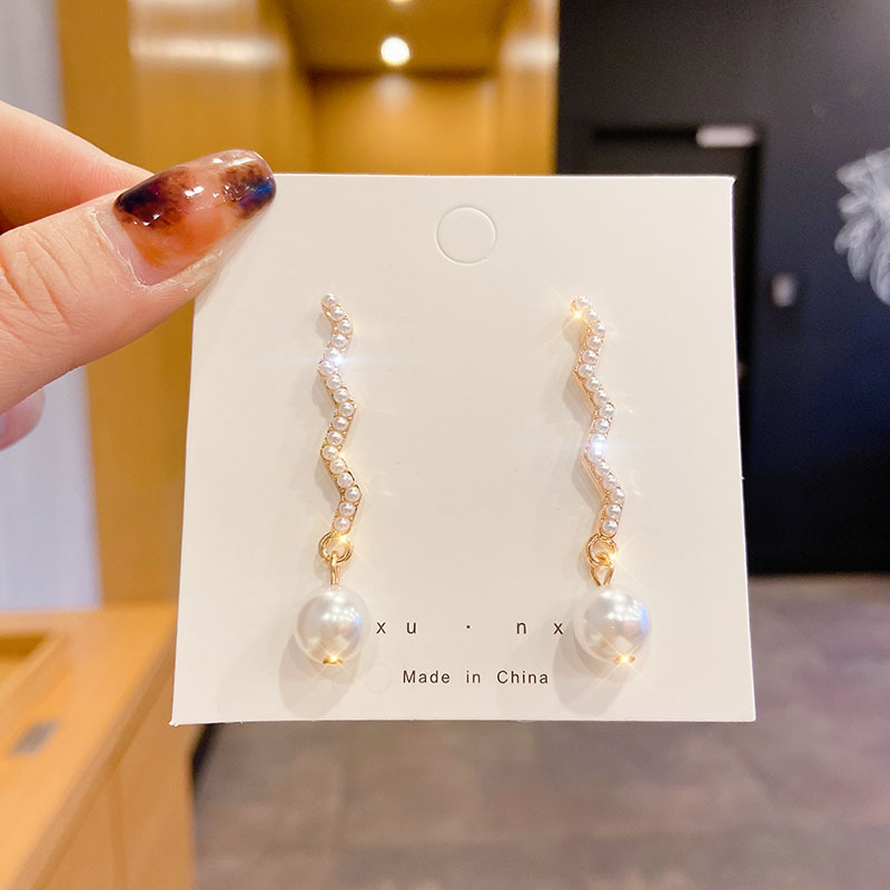 Pendientes de perlas, pendientes de estilo caliente, lujo ligero, pendientes simples de celebridades de Internet, accesorios de Yiwu, venta al por mayor