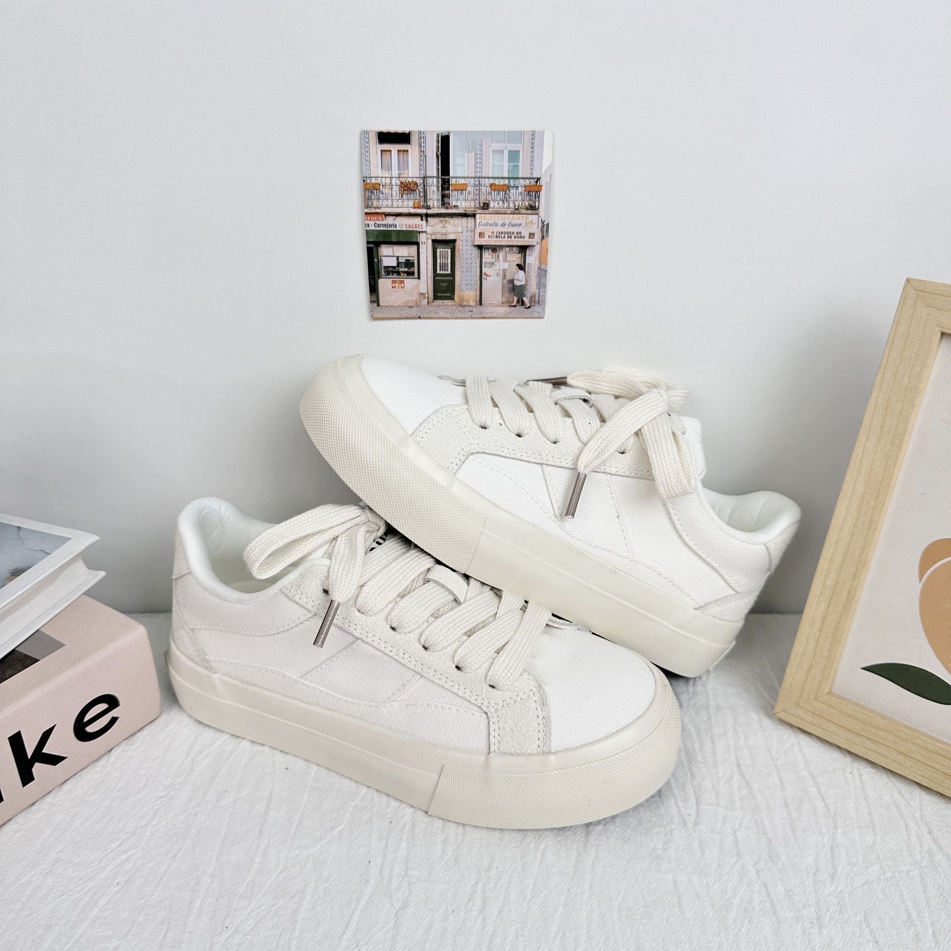 Zapatos casuales de suela gruesa de onda lejana zapatos de verano para mujer nuevos zapatos de lona de nicho zapatos deportivos zapatos blancos de todo fósforo para mujer