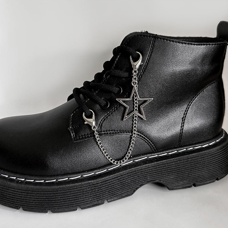 Hueco de cinco puntas estrella titanio Cadena de acero cadena de zapato lateral cadena dulce fresco estrella colgante Martin botas zapatos de lona zapato hebilla colgante
