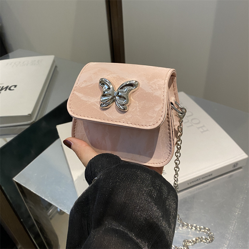 Bolso de fuego para mujeres 2024 nueva cadena bolso de mochila versátil exquisito viento de verano mini bolso plateado
