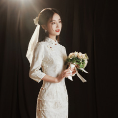 新しい中国式の改良白い婚約チャイナドレスの女性の若いタイプの少女の秋の日常の上品で気高い長袖のワンピース