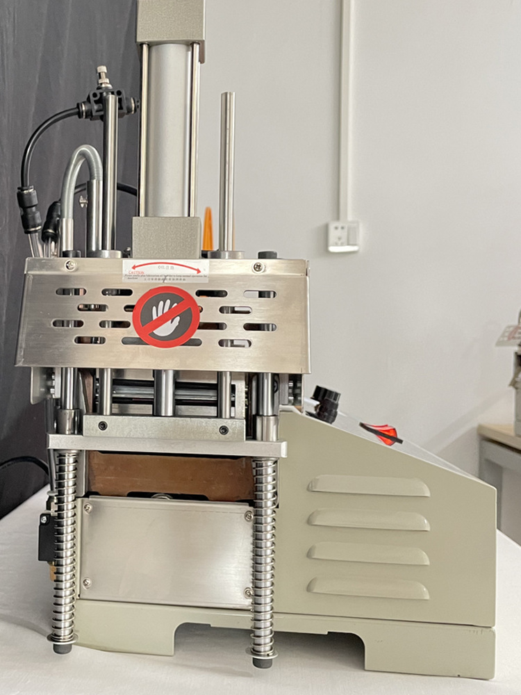 올인원 절단 및 수령 기계