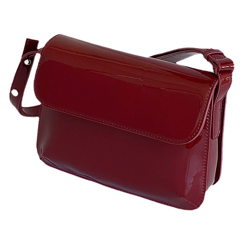 Otoño e invierno hong kong estilo retro bolsa de las axilas para las mujeres nueva moda rojo charol bolsa de hombro portátil bolsa de mensajero pequeña bolsa cuadrada para las mujeres