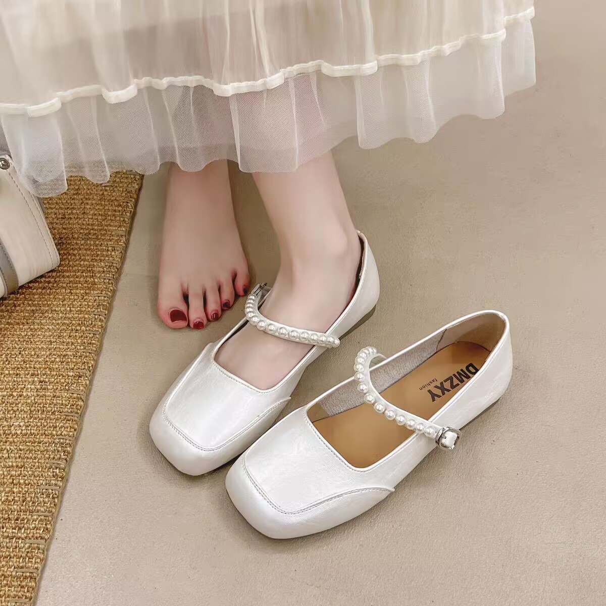 Zapatos de perla franceses de botón de boca superficial para mujeres 2026 verano con falda zapatos suaves de color sólido zapatos planos simples