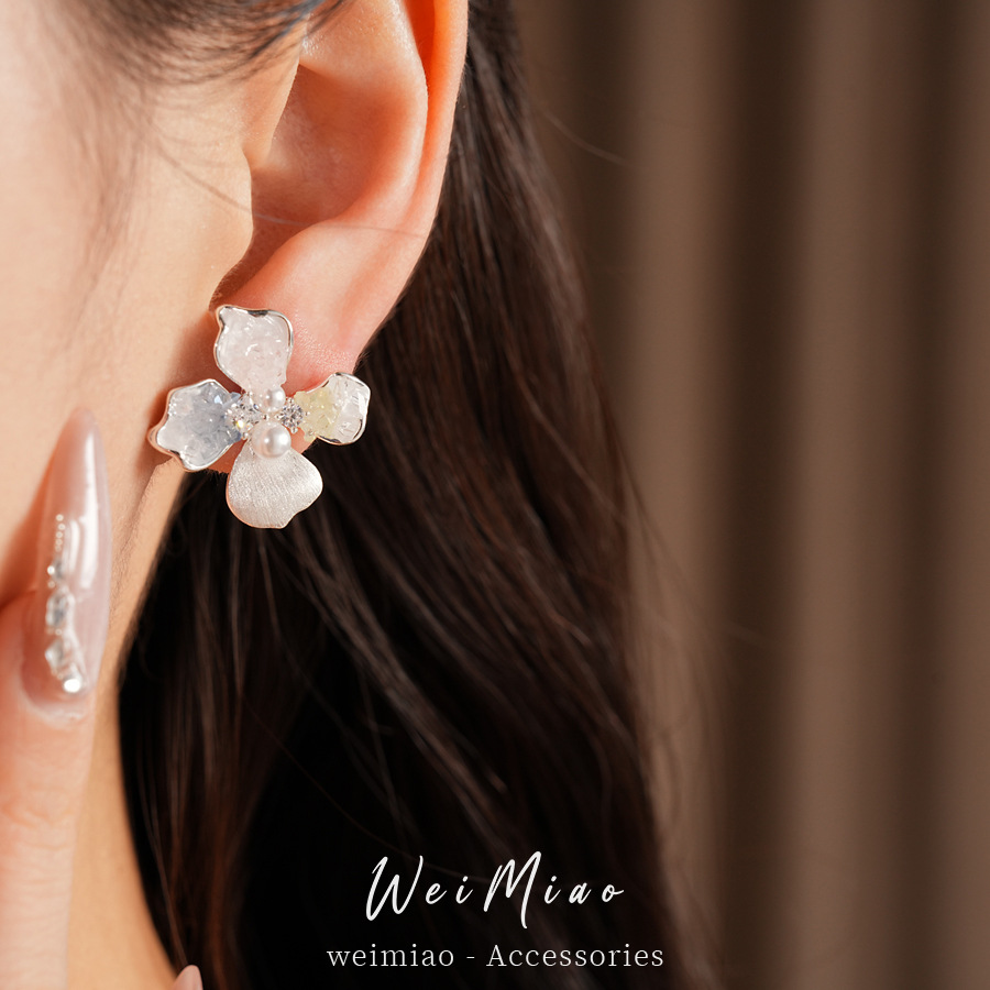 Agujas de plata, flores de perlas, aretes de perlas, viento dulce, aretes de temperamento fresco, aretes ligeros de lujo, aretes de alta calidad al por mayor. image 5
